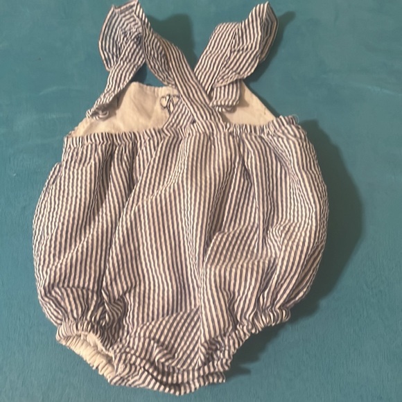 “R” monogram seersucker romper - Picture 2 of 2